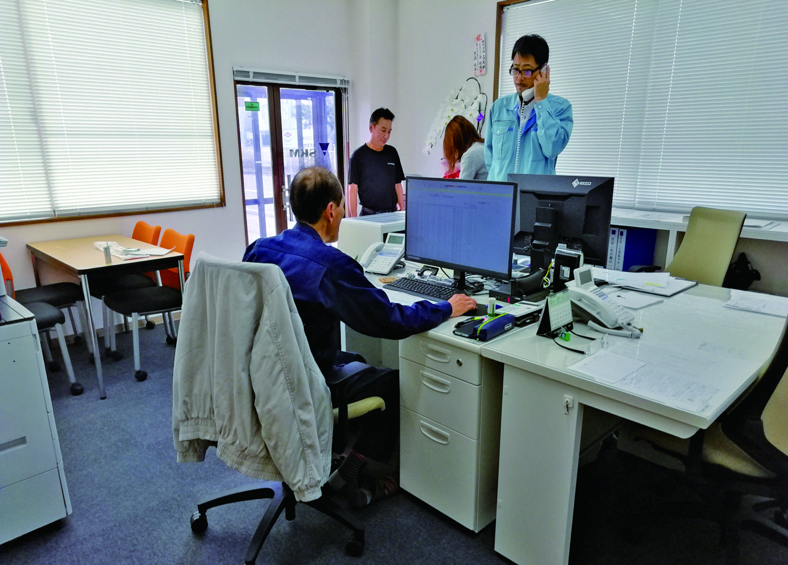 生産管理 事務所風景