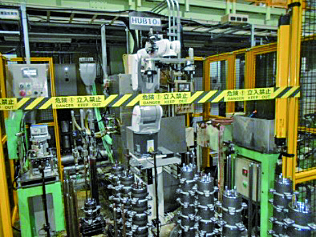 自動車部品焼入ロボット